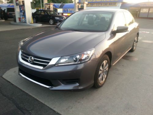 2014 honda accord  4-door 2.4l great on gas salvage title 2k miles back up camer