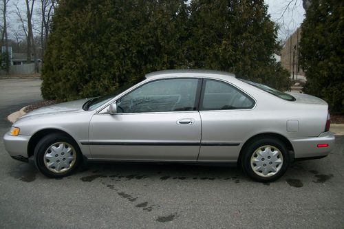Find Used 1997 Honda Accord Lx Coupe 2 Door 2 2l In South Lyon Michigan United States