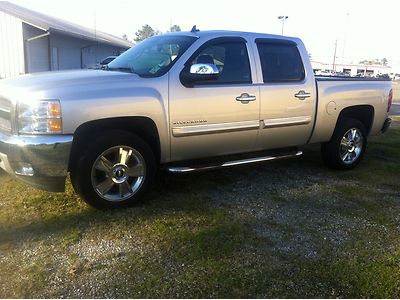 Chevy,  low miles, silver, towing, running boards, low reserve, we finance
