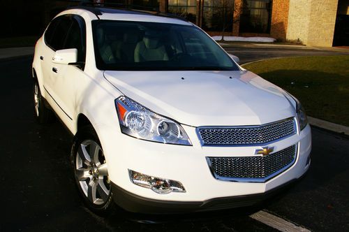 2011 chevytravers ltz- awd, navi, backup camera, leather glassroof, top loaded