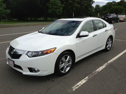Acura tsx 2012 with technology pkg,  9,730 miles, white.  for sale by 1st owner.