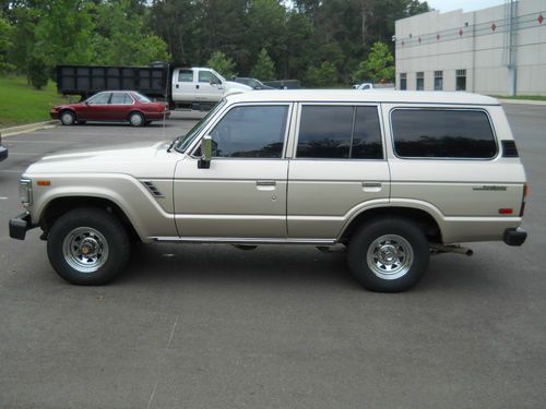 1990 toyota land cruiser base sport utility 4-door 4.0l 4x4 great shape/must see