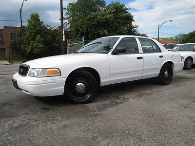 White p71 only 55k miles security divider plastic seat pw pl well maintained