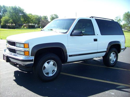 1996 chevrolet tahoe 2 door 4x4 lt 2d loaded leather no rust *rare* ex-condition