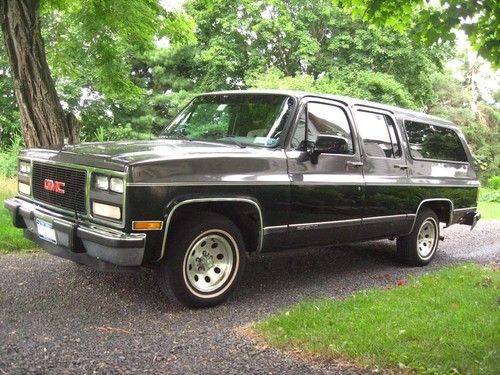 1991 gmc suburban 4dr 2wd 6.2l v8 black and silver 2-tone in great condition