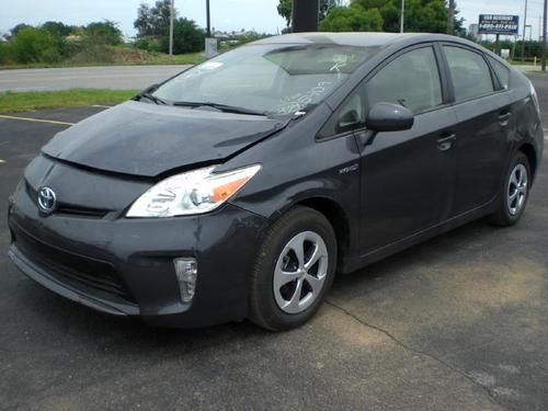 2013 toyota prius hybrid 55mpg brand new only 5400 miles bluetooth aux salvage