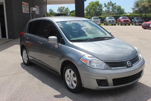 2009 nissan versa sl hatchback 4-door 1.8l florida car!  garage kept! 19k miles!