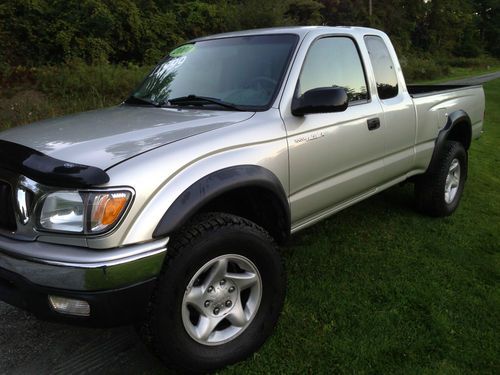 Find used 2004 Toyota Tacoma Extended Cab 4x4 V6 NICE in Williamstown
