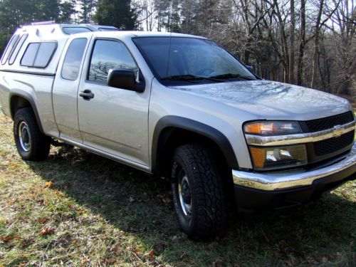 2005 chevy colorado extended cab, 4x4, manual, 4 cylinder 2.8l rare!