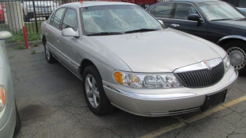 Extra clean 2002 lincoln continental  sedan 4-door 4.6l loaded adorable beauty
