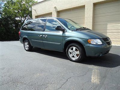 2005 dodge caravan sxt/1owner!stow n go!power sliders!wow!warranty!look!