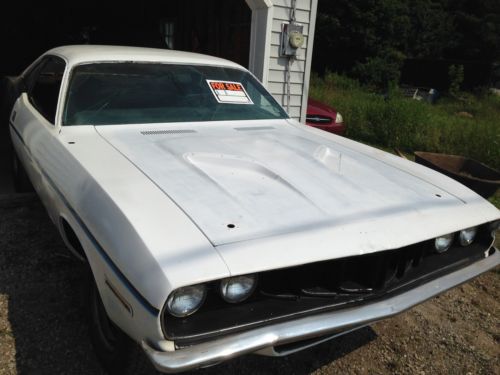 1971 cuda rolling body, clear title &amp; fender tag new quarters 8 3/4, rally hood.