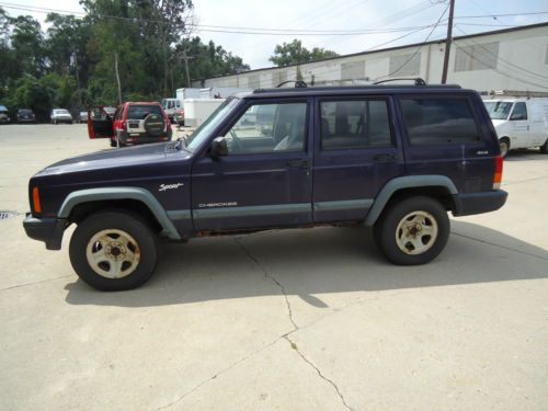 Sell used 2002 Jeep Cherokee V6 4.0 Liter in Livonia