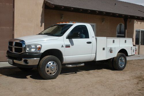 Dodge dually 6.7 4x4 custom 5th wheel bed