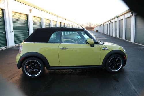 2009 cooper s convertible. manual transmission!