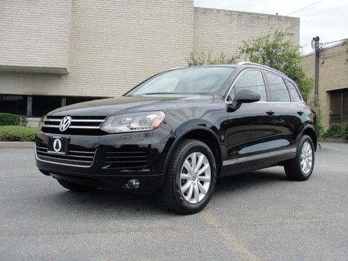 Beautiful 2012 volkswagen touareg v6, only 15,152 miles, warranty