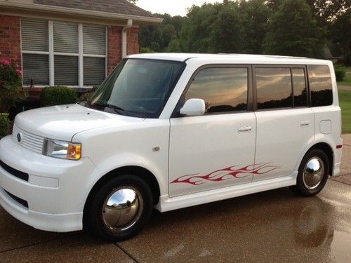 2005 toyota scion xb in excellent condition!