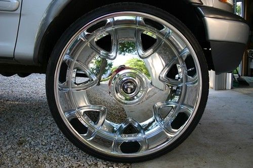 Sell used 2000 Ford Expedition 32" DUB Wheels w/ Floating ...
