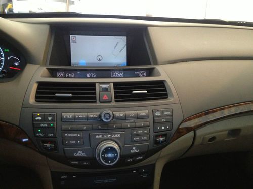 Sell used 2009 HONDA ACCORD EX-L WITH NAVIGATION (FULLY LOADED) in