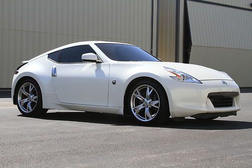 White 2009 nissan 370z touring sport package low miles, very clean