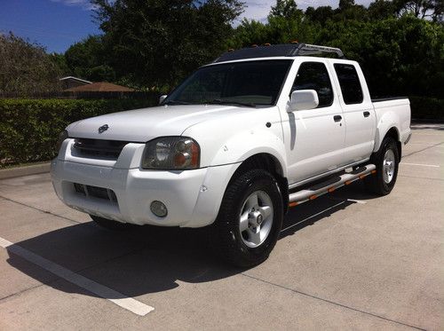 2001 nissan frontier. clean... great condition. white... crew cab... se