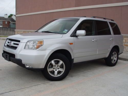 4x4 dvd player cd power sun roof leather heated seats 3rd row seat only 100k mi.