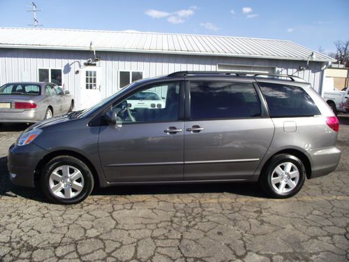 2004 toyota sienna xle,1 owner ,runs excellent,extra clean,no reserve.