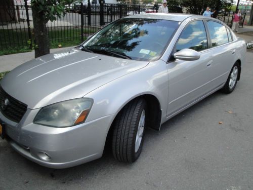 Special edition 2006 nissan altima 2.5-4 cylinders , 4 doors ,steel rims,leather