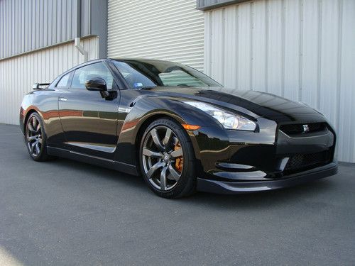 2009 nissan gtr - two owner, blk/blk, ipod, very low miles, priced to sell!!