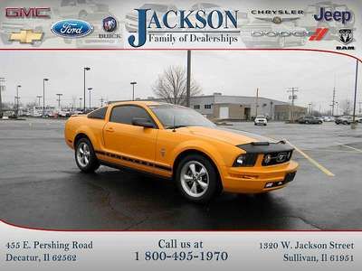 This clean, one-owner, loacal trade, is a 2007 mustang with a great color!