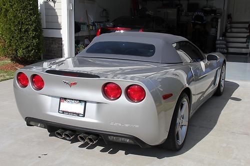 Garage kept 2006 chevrolet corvette convertible,silver w/rare gray top,low miles