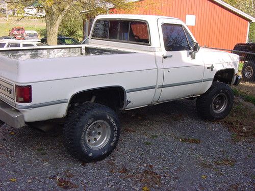 1987 chevy truck  4x4  last year for this body style!  fuel injected!