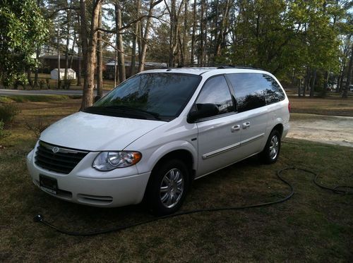 2007 chrysler town and country van, special edition touring