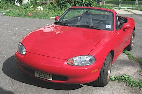 1999 mazda miata base convertible 2-door 1.8l no reserve