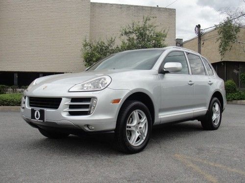 Beautiful 2010 porsche cayenne s, loaded with options, just serviced