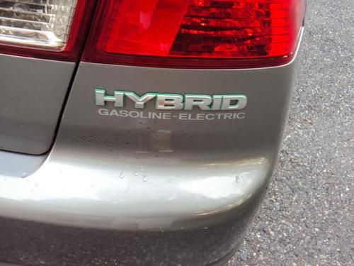 Honda civic 04 hybrid 5sd needs battey clean runs drive home fix save no reserve