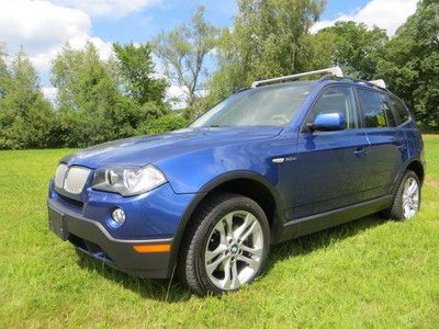 Bright blue one owner navigation leather pano sunroof heated seats wheel hitch