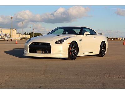 Sema show car.  modified with no expence spared!  very special and unique gt-r