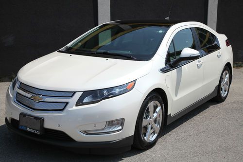 2012 chevrolet volt, fully loaded, navigation, interior trim package and more...