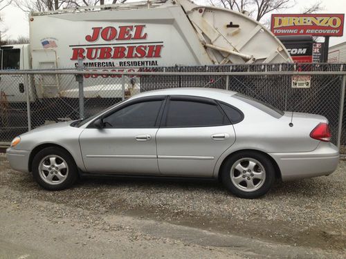 2006 ford taurus se, 6 cylinder, loaded, automatic.