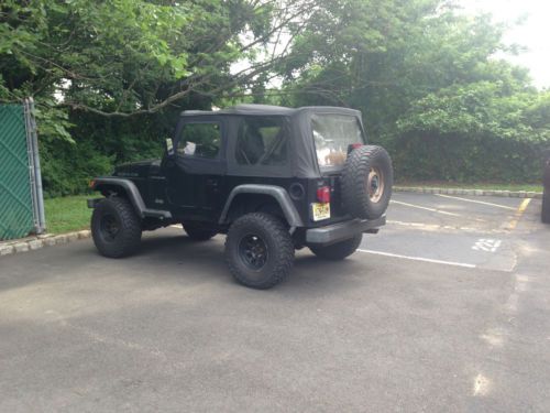 *** 1997 jeep wrangler se 2.5l *** 5-speed manual *** 4" lift *** 32" tires ***