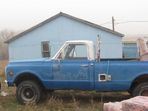 Old 1972 gm  chevy truck