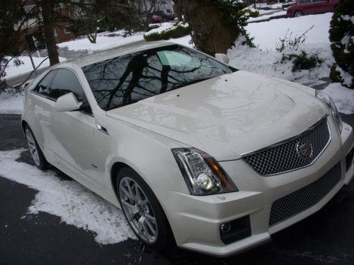 2013 cadillac cts-v coupe /loaded/like new/3600 miles/diamond tricoat/ wood pkg