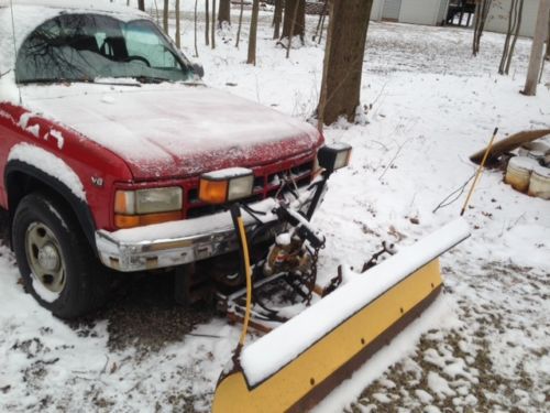 1996 dodge dakota with plow for parts - not drivable