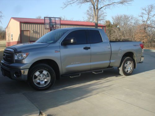 2011 toyota tundra sr5 double cab  5.7 4x4 trd off road 21,500 miles