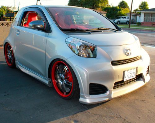 2012 scion iq base hatchback 2-door 1.3l