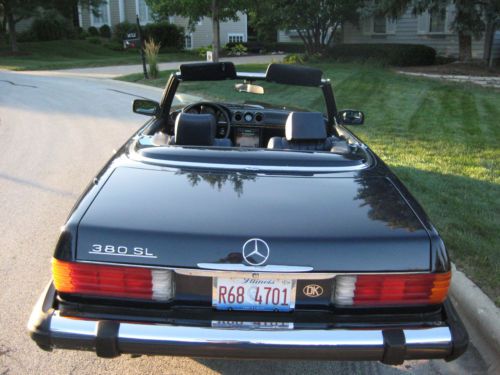 Mercedes-benz sl 380 roadster convertible with matching removable hardtop