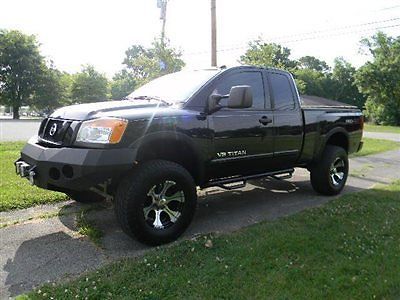 08 nissan titan pro 4x xcab..4x4..all jacked up..winch..lots of xtras..show off!