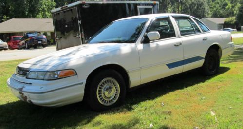 1997 ford crown victoria low mileage runs great everything works v 8 auto trans