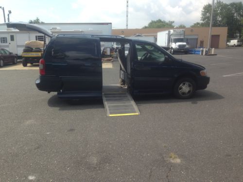 Van  wheelchair handicap chevrolet venture 2004 side entry braun manual ramp